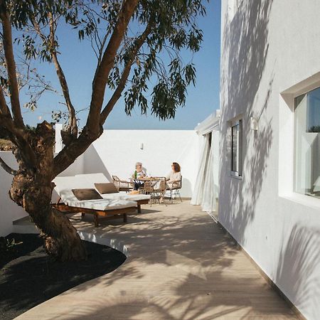 Alava Suites Costa Teguise Bagian luar foto