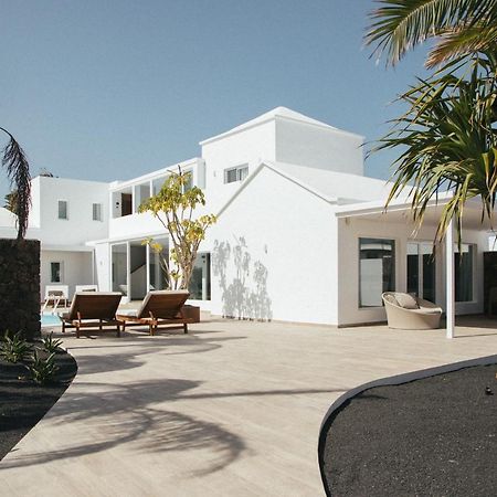 Alava Suites Costa Teguise Bagian luar foto