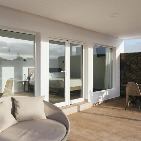 Alava Suites Costa Teguise Bagian luar foto