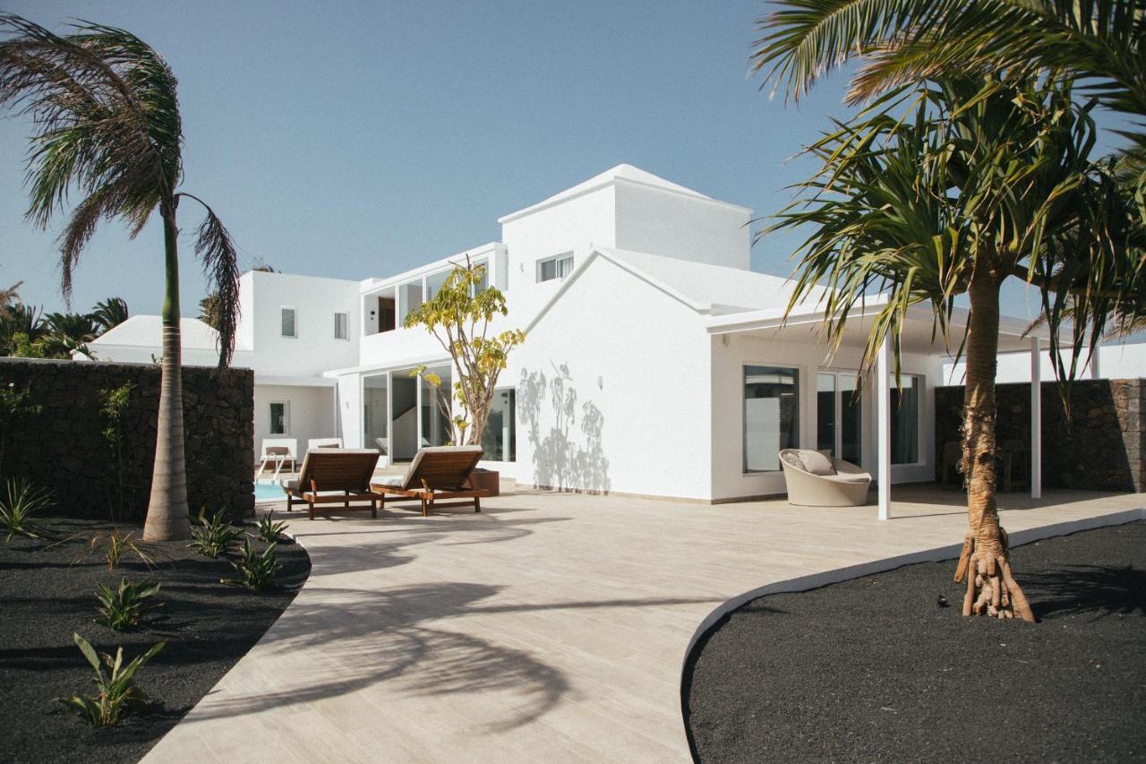 Alava Suites Costa Teguise Bagian luar foto