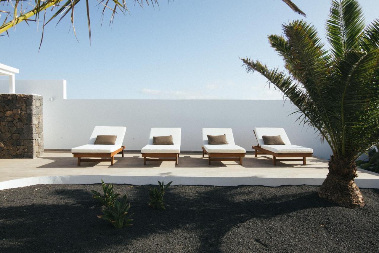 Alava Suites Costa Teguise Bagian luar foto