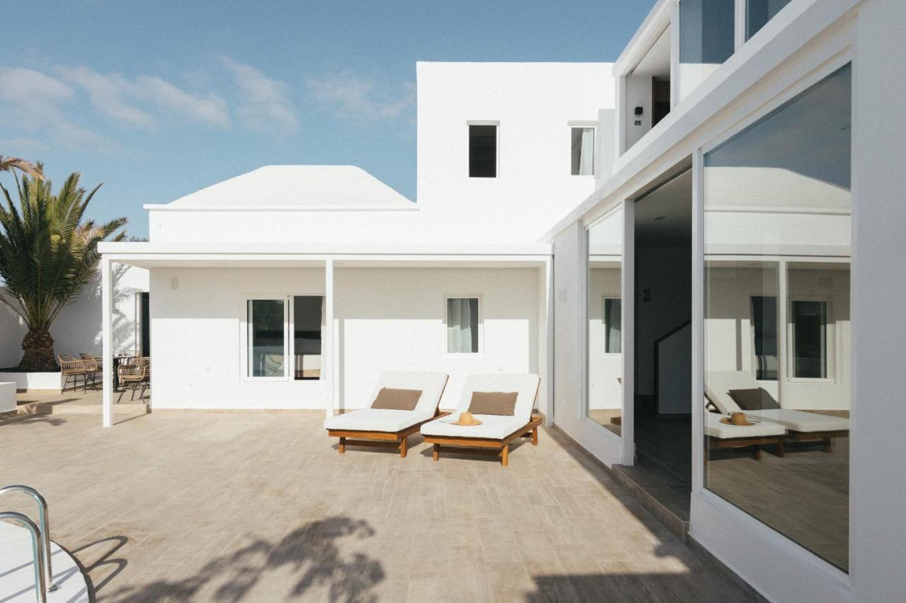 Alava Suites Costa Teguise Bagian luar foto