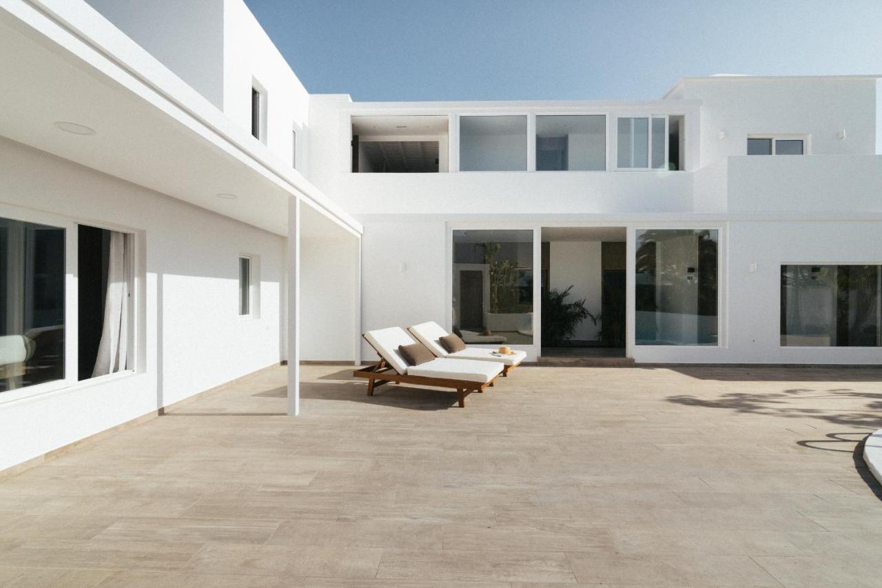 Alava Suites Costa Teguise Bagian luar foto
